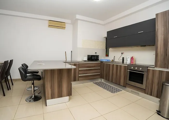 Apartment The Exiles Bay Sliema