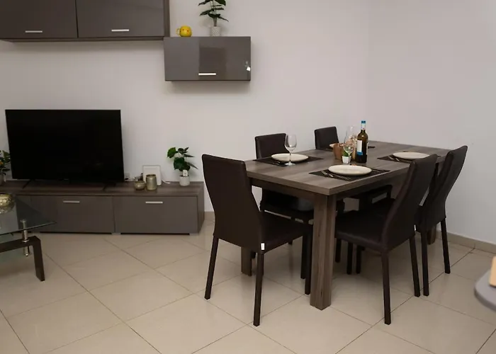 The Exiles Bay Apartment *